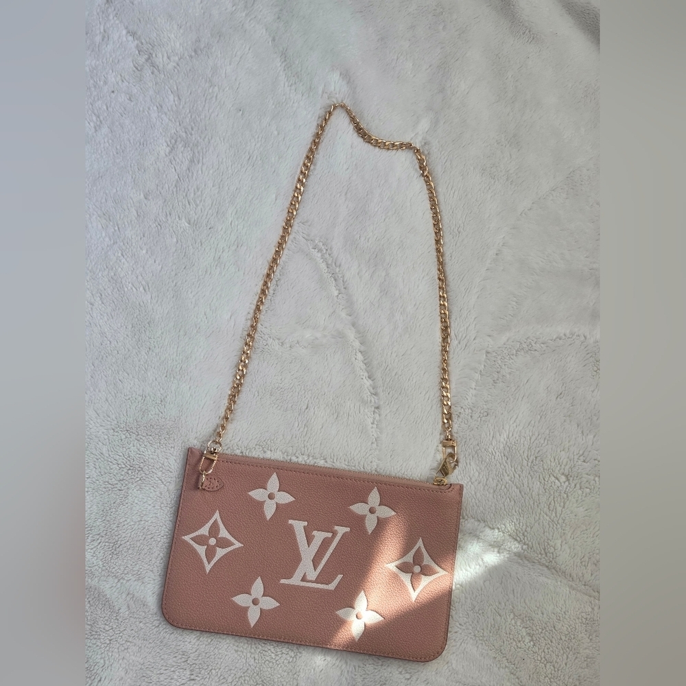 Louis Vuitton Neverfull MM Pochette – Rose Trianon Empreinte Pink - Picture 4 of 7